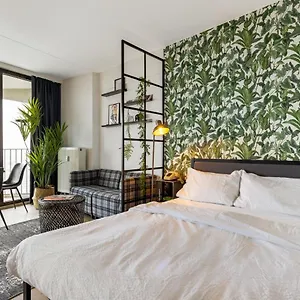 stunning-city-view-tropical-vibes-studio-apartment.getmunichhotels.com/